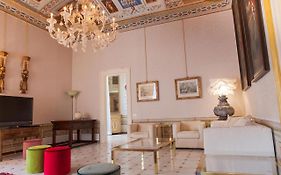 MarcheAmore - Stanze della Contessa, Luxury Flat with private courtyard